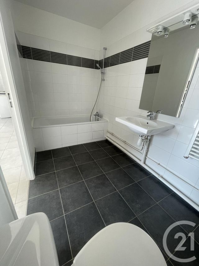 Appartement F1 à louer - 1 pièce - 32.95 m2 - CHEVREUSE - 78 - ILE-DE-FRANCE - Century 21 S.L.P. Immobilier