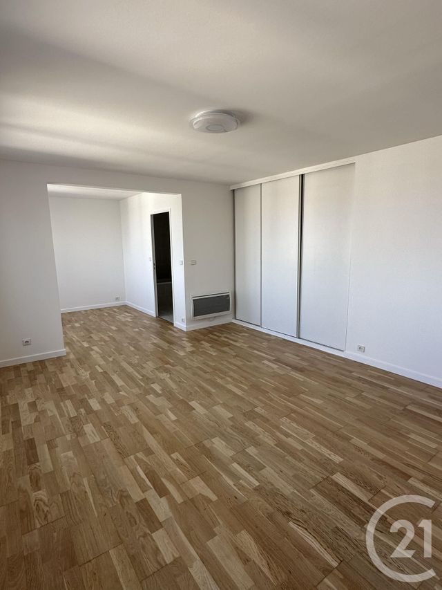 Appartement F2 à louer - 2 pièces - 41.5 m2 - MONTIGNY LE BRETONNEUX - 78 - ILE-DE-FRANCE - Century 21 S.L.P. Immobilier