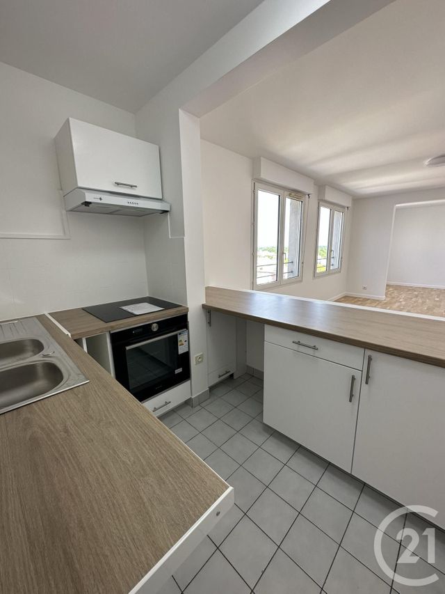 Appartement F2 à louer - 2 pièces - 41.5 m2 - MONTIGNY LE BRETONNEUX - 78 - ILE-DE-FRANCE - Century 21 S.L.P. Immobilier