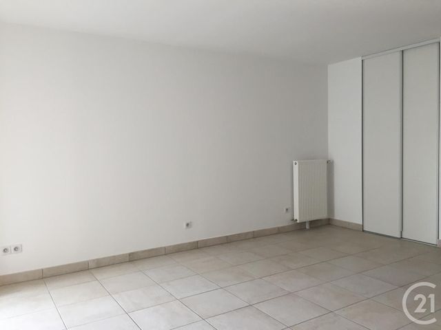 Appartement F2 à louer - 2 pièces - 50.8 m2 - ST REMY LES CHEVREUSE - 78 - ILE-DE-FRANCE - Century 21 S.L.P. Immobilier
