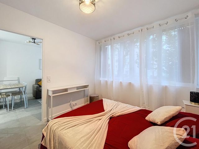 Appartement F1 à louer - 2 pièces - 28.5 m2 - FONTENAY LE FLEURY - 78 - ILE-DE-FRANCE - Century 21 S.L.P. Immobilier