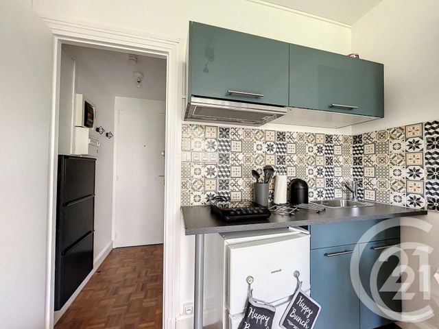 Appartement Chambre à louer - 1 pièce - 13.04 m2 - VERSAILLES - 78 - ILE-DE-FRANCE - Century 21 S.L.P. Immobilier