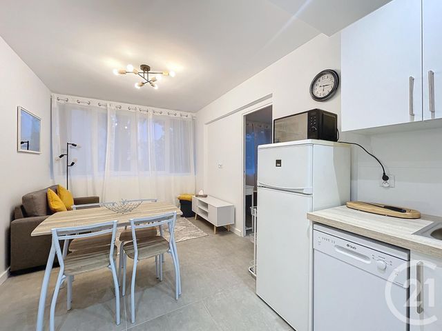 Appartement F1 à louer - 2 pièces - 28.5 m2 - FONTENAY LE FLEURY - 78 - ILE-DE-FRANCE - Century 21 S.L.P. Immobilier