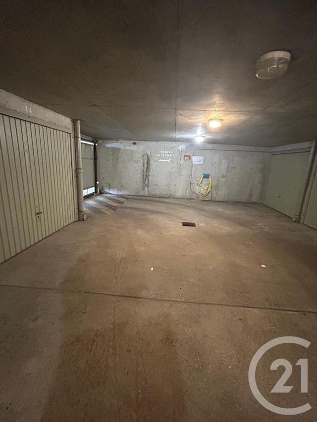 parking à louer - 18.0 m2 - ST CLOUD - 92 - ILE-DE-FRANCE - Century 21 S.L.P. Immobilier